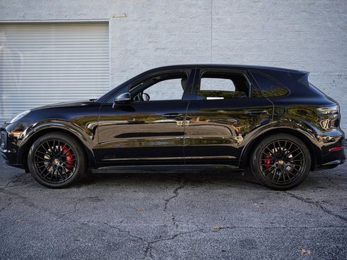 Used 2022 Porsche Cayenne GTS w/ Premium Package Plus image 9