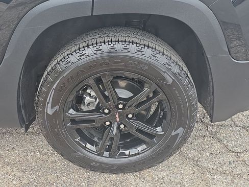 Certified 2024 GMC Terrain AT4 AWD/4WD image 39