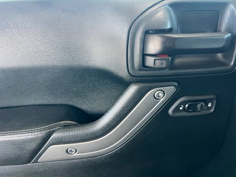 Used 2018 Jeep Wrangler Sport AWD/4WD image 10