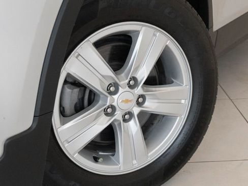 Used 2021 Chevrolet Trax LS w/ Tint and Cruise Package FWD image 2