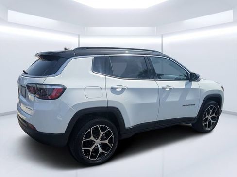 Certified 2024 Jeep Compass Limited AWD/4WD image 3