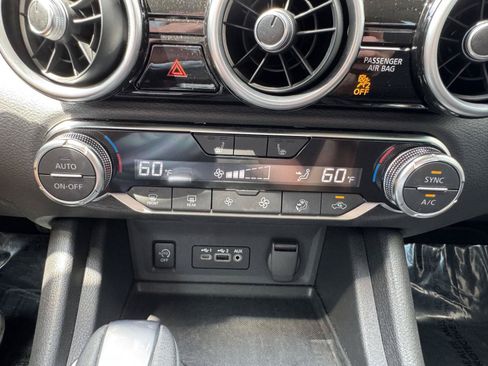 Used 2025 Nissan Sentra SR w/ Midnight Edition FWD image 24