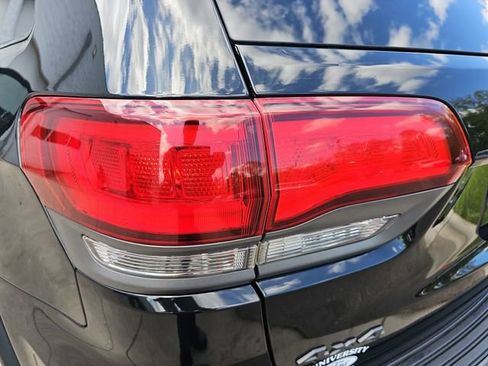 Used 2017 Jeep Grand Cherokee Trailhawk AWD/4WD image 33