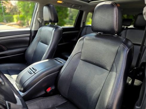 Used 2019 Toyota Highlander Limited Platinum AWD/4WD image 30