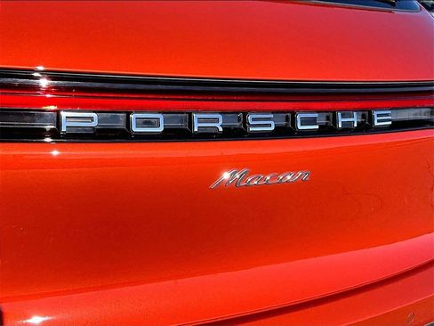 Used 2025 Porsche Macan image 22