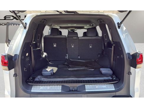 Used 2023 Lexus LX 600 4WD w/ Appearance Package image 19