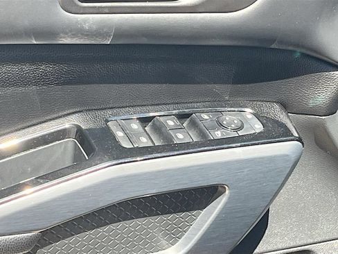 Used 2022 Nissan Pathfinder SL AWD/4WD image 18