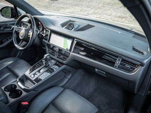 Used 2023 Porsche Macan Turbo image 25