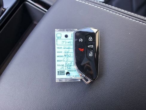 Certified 2025 Volkswagen Atlas Cross Sport SE w/ Panoramic Sunroof Package image 27