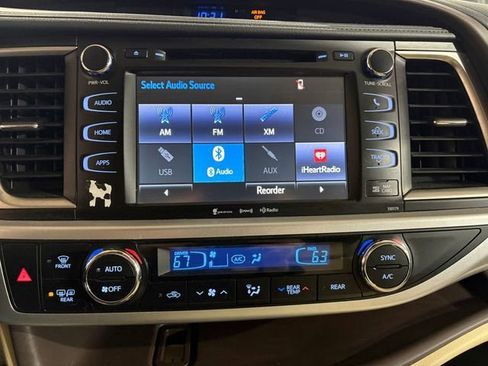 Used 2017 Toyota Highlander XLE image 21