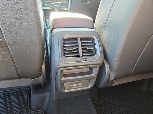 New 2026 Volkswagen Taos SE image 8