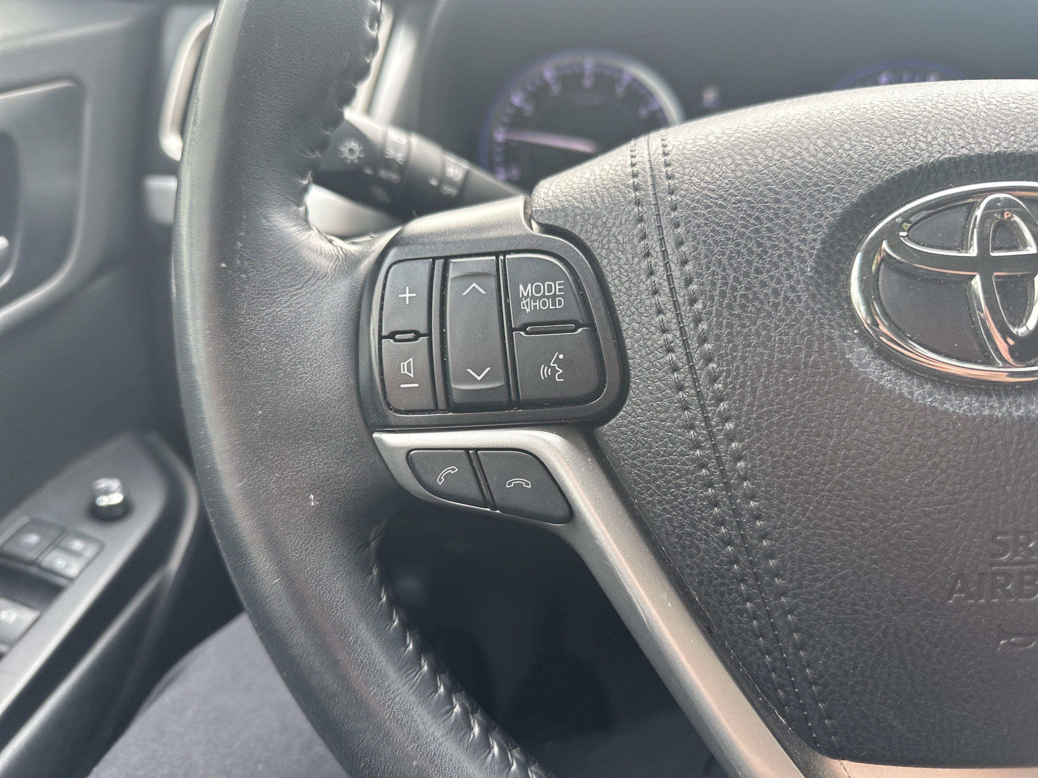 Used 2019 Toyota Highlander XLE AWD/4WD image 18