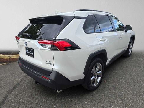 Used 2021 Toyota RAV4 XLE Premium AWD/4WD image 3