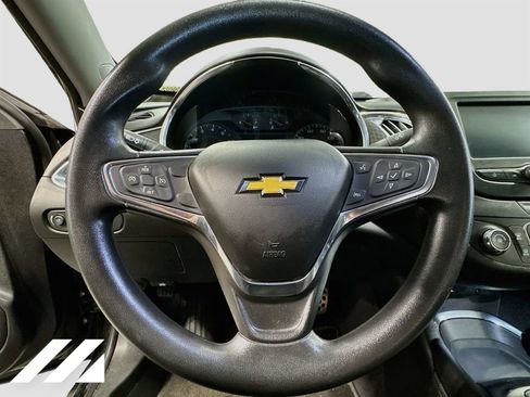 Used 2017 Chevrolet Malibu LT FWD image 11