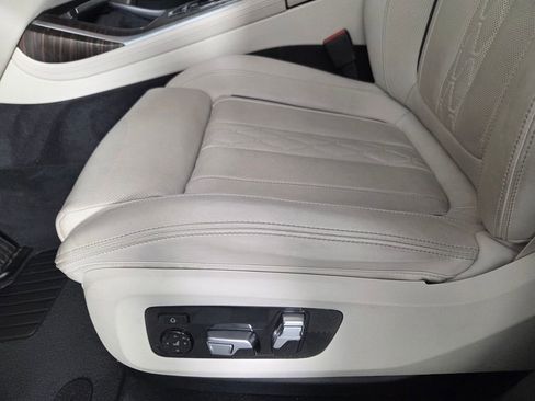 Used 2024 BMW X7 xDrive40i w/ Premium Package AWD/4WD image 10