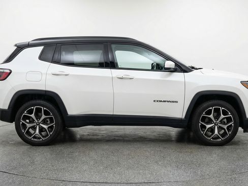 Used 2025 Jeep Compass Limited image 11