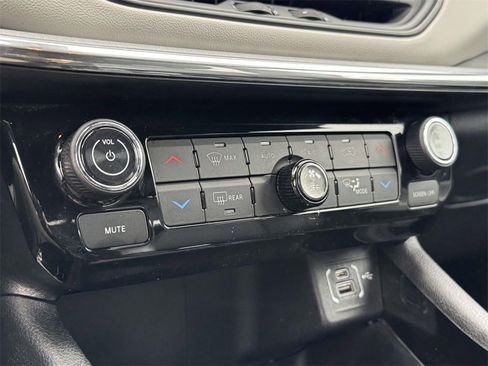 Used 2024 Jeep Compass Limited image 19