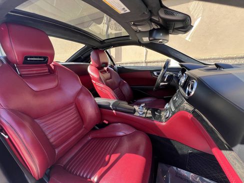 Used 2018 Mercedes-Benz SL 550 w/ Driver Assistance Package image 27