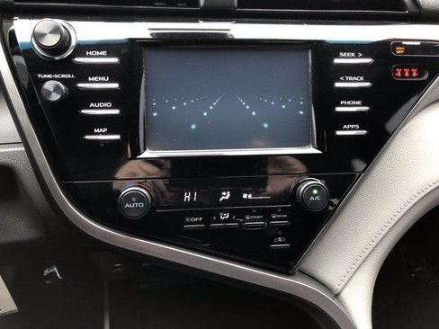 Certified 2019 Toyota Camry SE image 19