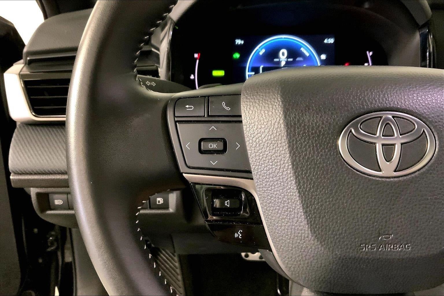 Used 2025 Toyota Camry SE FWD image 18