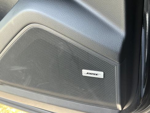 Certified 2025 Porsche Cayenne AWD/4WD image 32