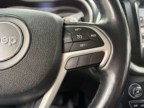 Used 2015 Jeep Cherokee Trailhawk w/ Comfort/Convenience Group AWD/4WD image 29