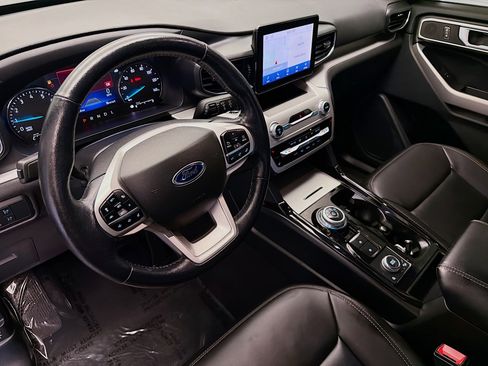 Used 2022 Ford Explorer XLT w/ Equipment Group 202A AWD/4WD image 7