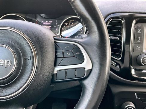 Used 2018 Jeep Compass Latitude FWD image 22
