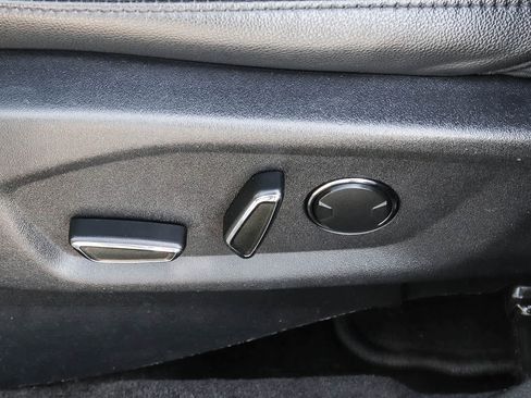 Used 2017 Ford Explorer XLT w/ Equipment Group 202A FWD image 29