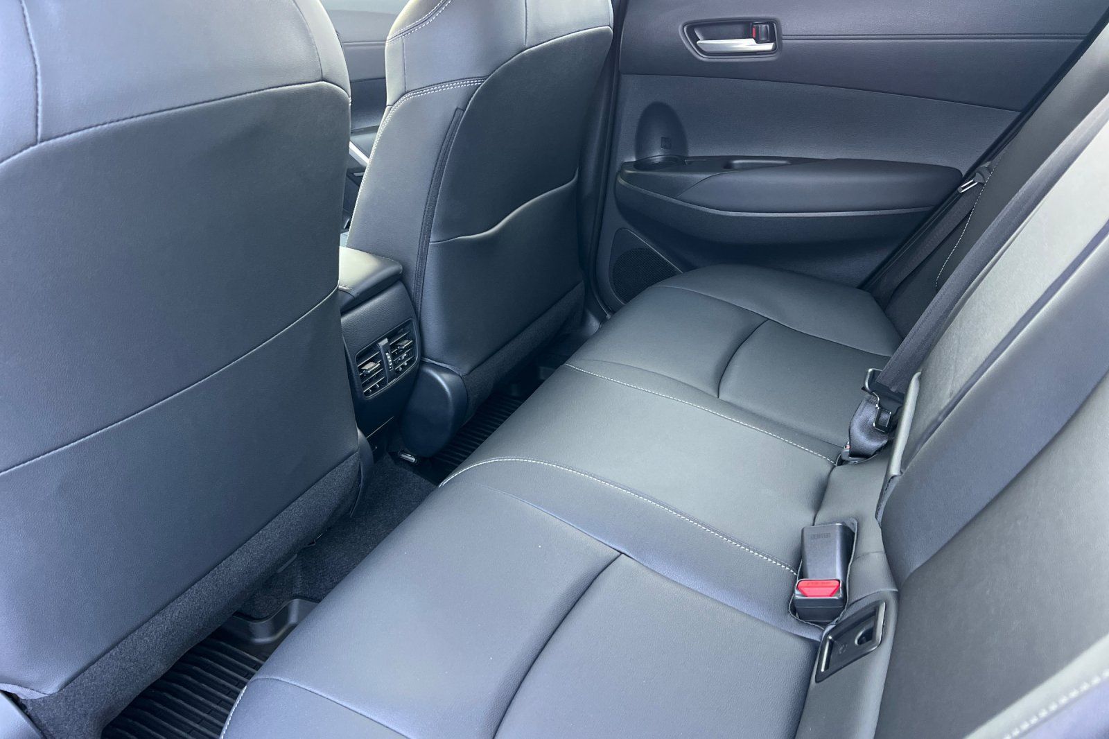 Used 2026 Toyota Corolla Cross XLE w/ Convenience Package FWD image 12