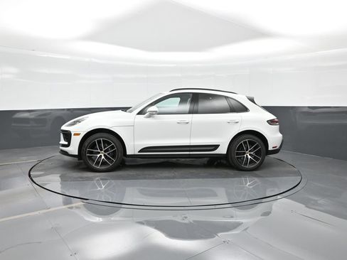 Certified 2025 Porsche Macan image 2