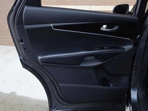 Used 2019 Kia Sorento FWD image 16