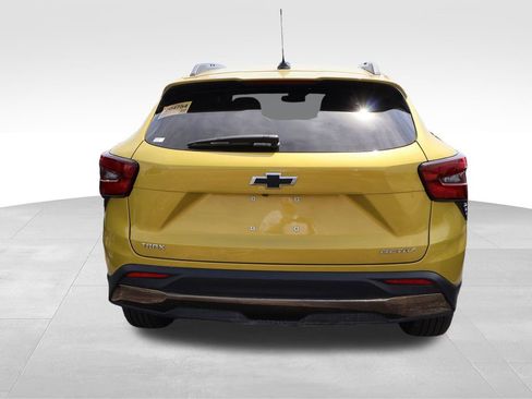 Used 2024 Chevrolet Trax ACTIV w/ Sunroof Package FWD image 17