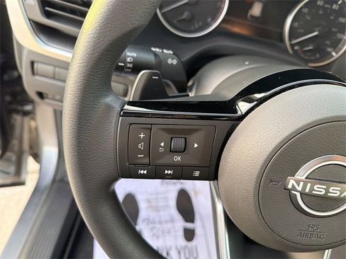 Used 2023 Nissan Rogue SV image 17