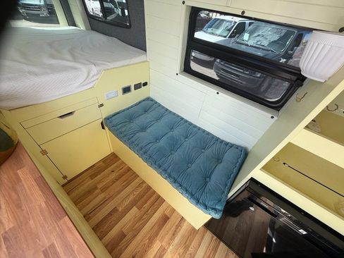 Used 2018 Mercedes-Benz Sprinter 2500 image 17