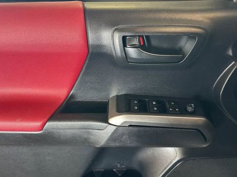 Used 2020 Toyota Tacoma SR5 image 12