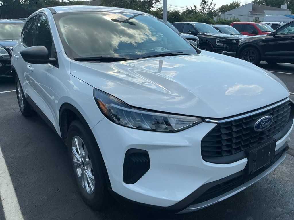 Used 2025 Ford Escape Active AWD/4WD image 10
