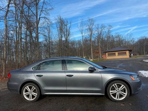 Used 2015 Volkswagen Passat TDI SE image 5