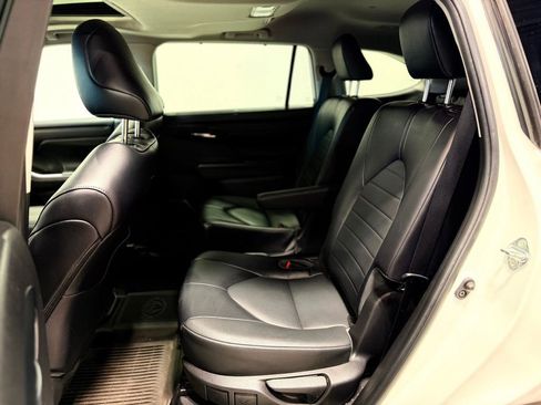 Used 2022 Toyota Highlander XLE image 20