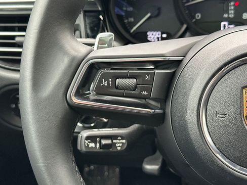 Used 2025 Porsche Macan image 27