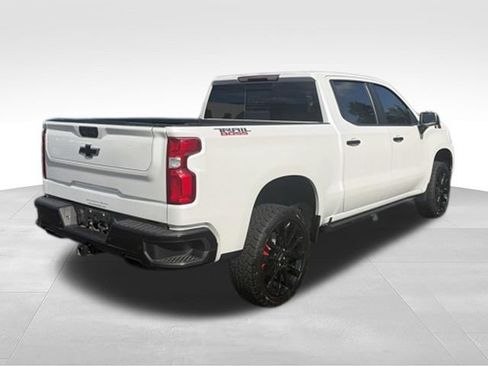 Used 2021 Chevrolet Silverado 1500 LT Trail Boss w/ Convenience Package II AWD/4WD image 3