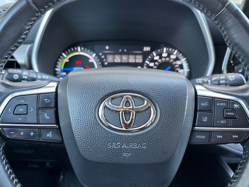 Used 2021 Toyota Highlander XLE AWD/4WD image 27