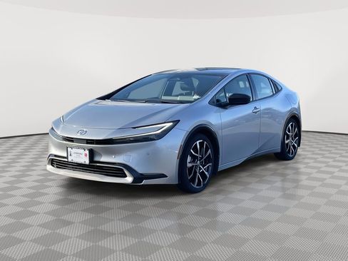 Used 2024 Toyota Prius Prime image 3