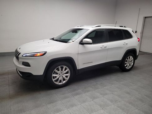 Used 2017 Jeep Cherokee Limited FWD image 2