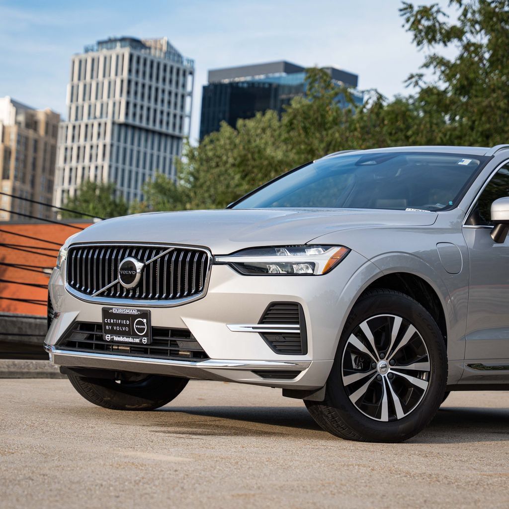 Used 2023 Volvo XC60 T8 Core AWD/4WD image 2