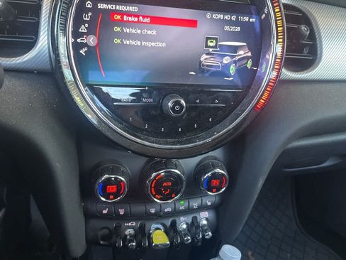 Used 2024 MINI Cooper SE FWD image 3
