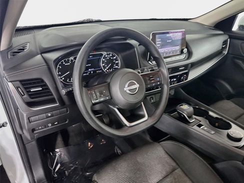 Used 2024 Nissan Rogue SV AWD/4WD image 10