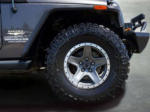 Used 2014 Jeep Wrangler Unlimited Sahara w/ Connectivity Group AWD/4WD image 9