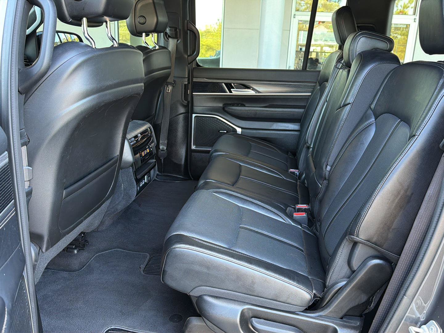 Used 2024 Jeep Wagoneer Series II w/ Flexible Seating Group RWD image 11