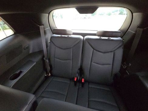 Used 2023 Cadillac XT6 Luxury image 16